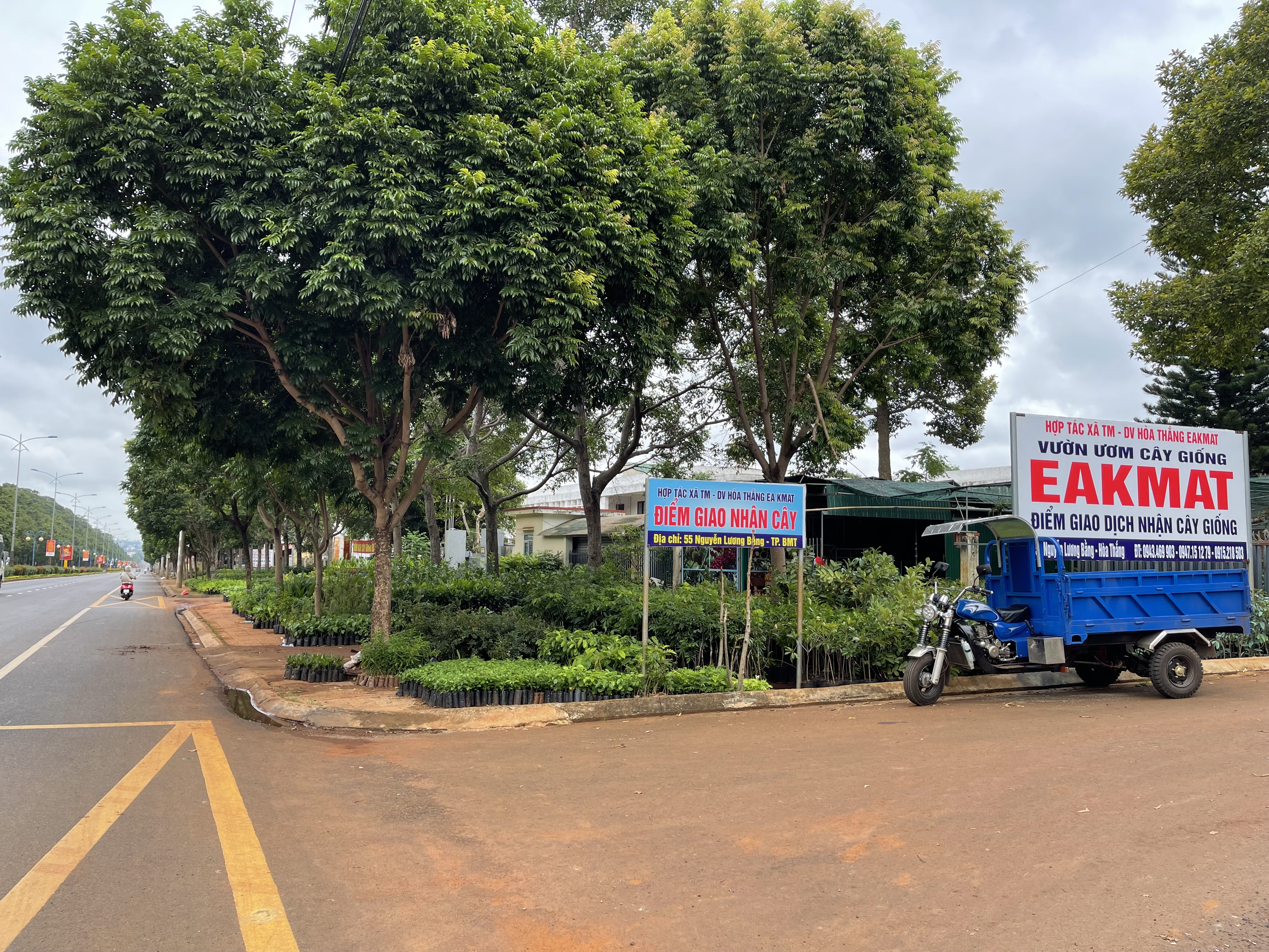 Lấn chiếm vỉa hè để kinh doanh